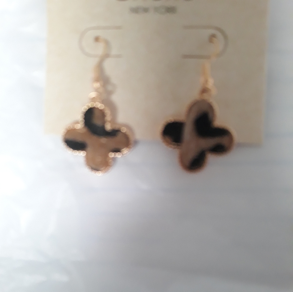CUTE Clover Dangle Earrings Gold Leopard print on Earwires NEW